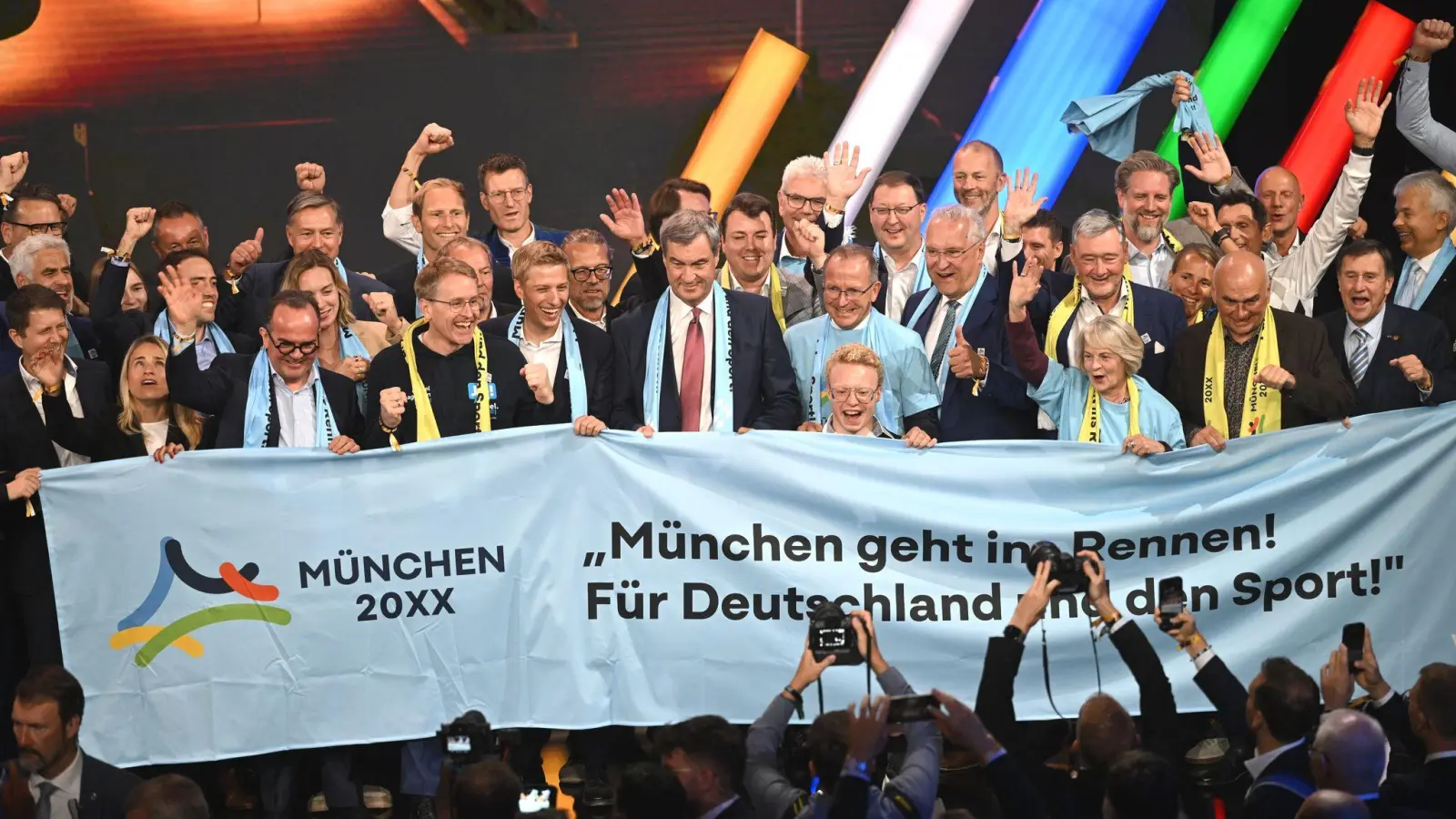 Die Wahlsieger um Bayerns Ministerpräsident Markus Söder (M) wollen die Münchner Olympia-Pläne jetzt schnell umsetzen.  (Foto: Marijan Murat/dpa)