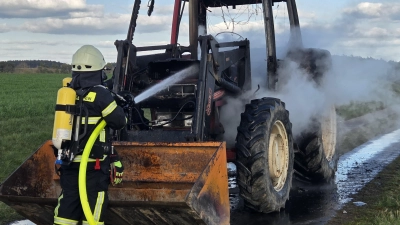 Der Brand im Motorraum war rasch gelöscht.  (Foto: NEWS5 / Thomas Haag)