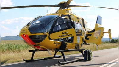 Der Rettungshubschauber Christoph 65 kam im Vorjahr von Dinkelsbühl aus zu 1310 Einsätzen. Hauptgrund waren Unfälle, wie hier an der B470 bei Burgbernheim. (Foto: Bastian Lauer)