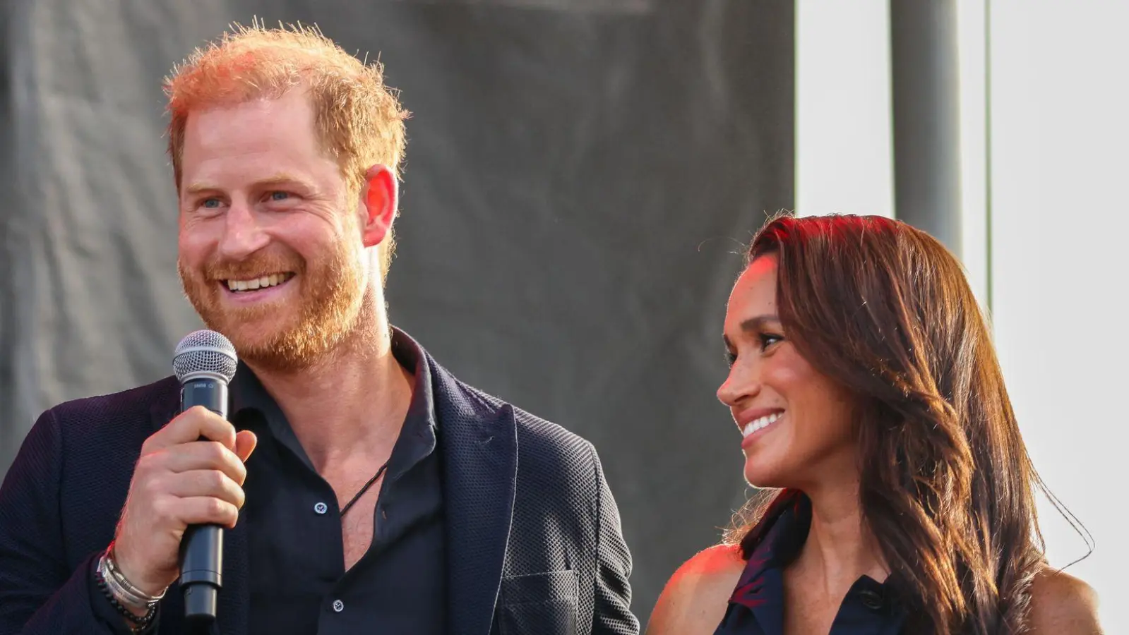 Prinz Harry und Herzogin Meghan packen in einer Gemeinschaftsküche mit an. (Archivbild)  (Foto: Amy Katz/ZUMA Press Wire/dpa)