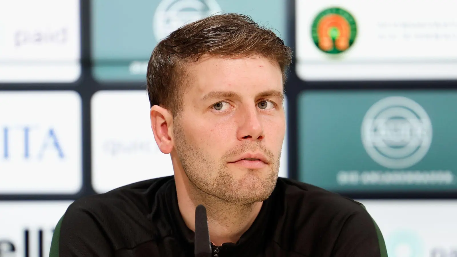 Trotz der Kritik an seinem Abschied vom FC St. Pauli ist Trainer Fabian Hürzeler mit sich im Reinen. (Foto: Heiko Becker/dpa)