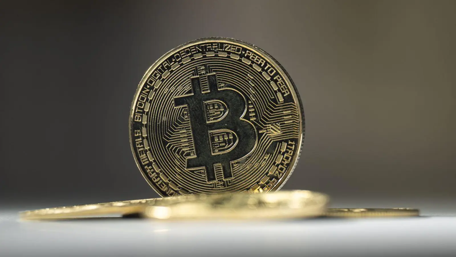 Der Bitcoin bewegt sich in Richtung Allzeithoch. (Symbolbild) (Foto: Hannes P Albert/dpa)