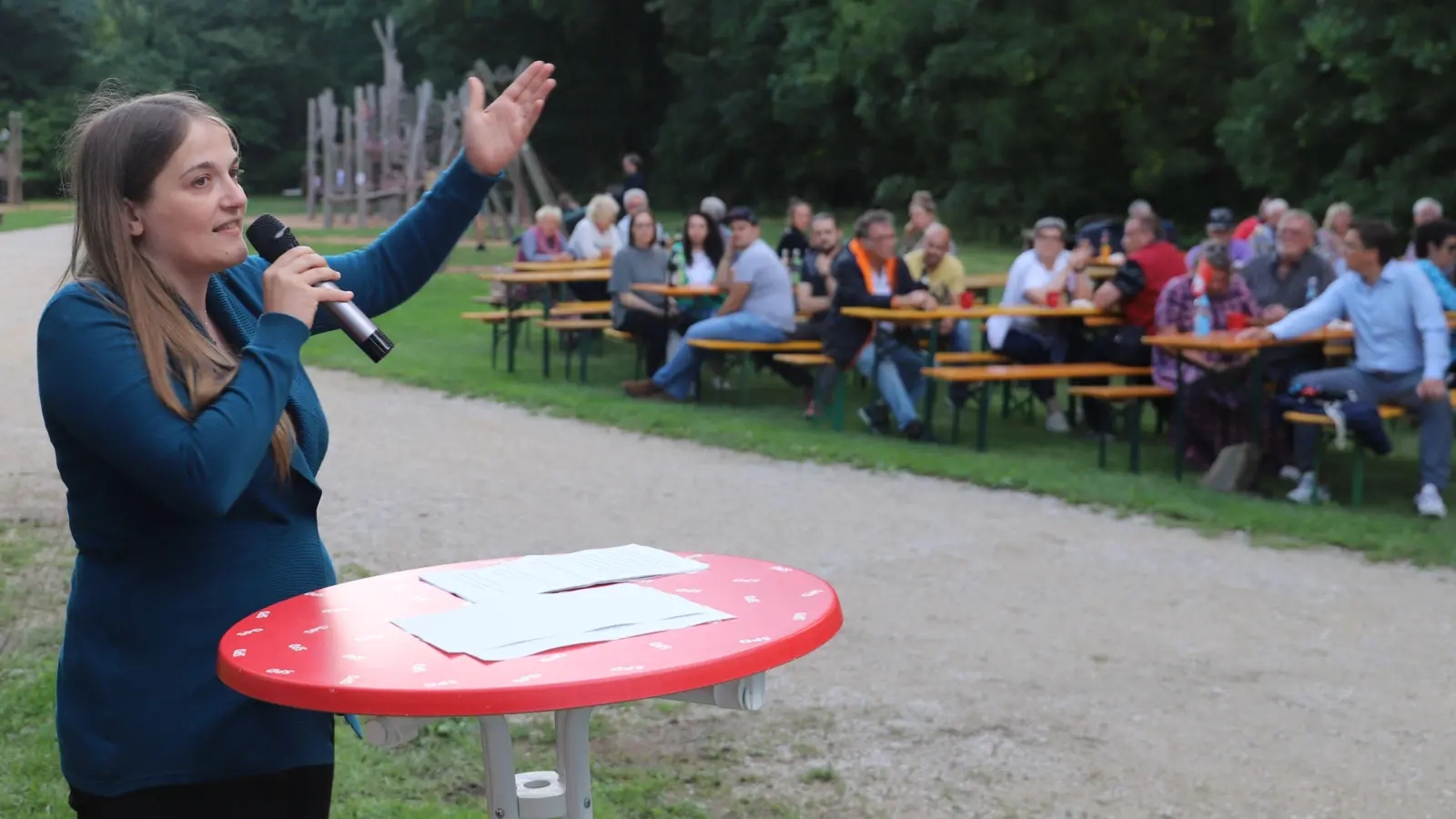 Hart und fleißig arbeitende Menschen „verdienen soziale Politik, die sie unterstützt“. Das sagte SPD-Spitzenpolitikerin Ronja Endres. (Foto: Oliver Herbst)