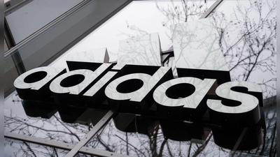 Der Sportartikelkonzern Adidas hat für das abgelaufene Jahr 2025 einen Rekordumsatz bekanntgegeben. (Archivbild) (Foto: Christophe Gateau/dpa)
