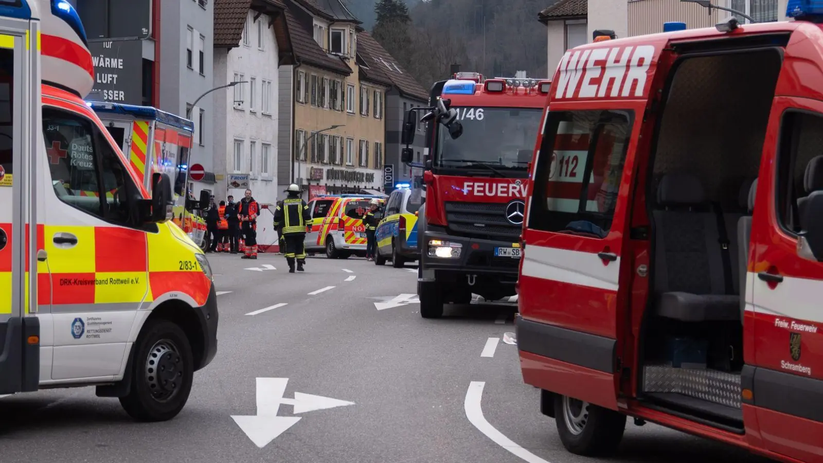 In Schramberg kam es zu einem schweren Unfall mit einem Lastwagen, bei dem eine Mutter und ihr Kind getötet wurden. (Foto: Joshua Rzepka/onw-images/dpa)