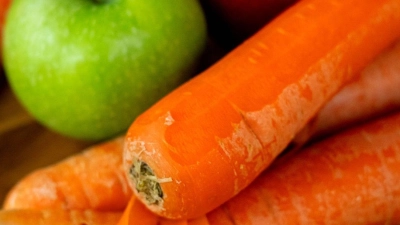 Für eine gesunde und nachhaltige Ernährung betont die Deutsche Gesellschaft für Ernährung die Bedeutung pflanzlicher Lebensmittel (Symbolbild). (Foto: Sina Schuldt/dpa)