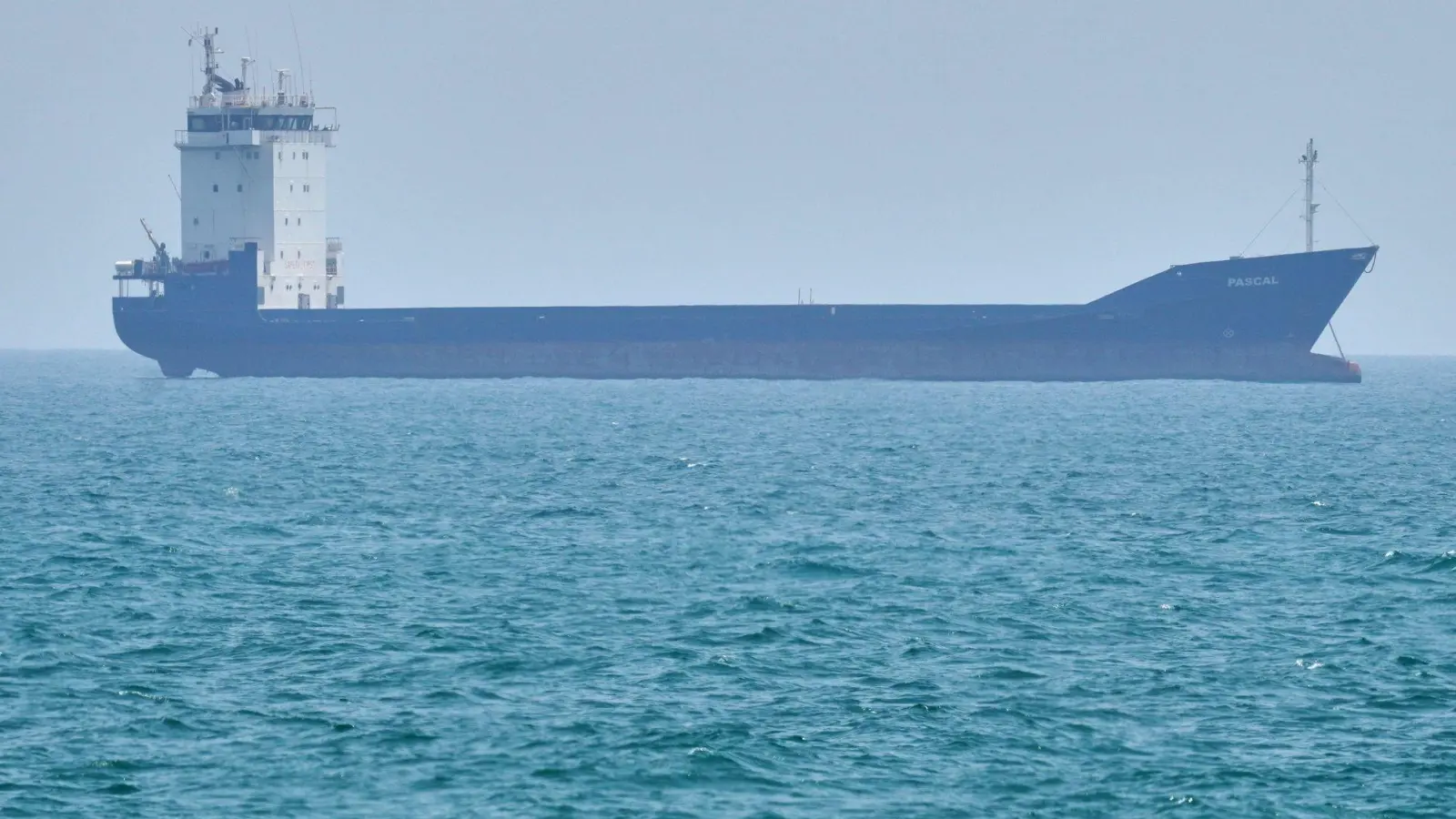 Die Spannungen um die Straße von Hormus verschärfen sich. (Archivbild)  (Foto: Asghar Besharati/AP/dpa)