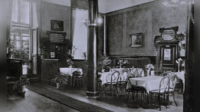 Ein Blick in Benkhers Weinhalle in der Büttenstraße 20 vor rund 100 Jahren: Hier wurde einst Pfirsich-Bowle ausgeschenkt und bei „erstklassigen Künstlerkonzerten” getanzt. (Repro: Sammlung Martin Schuster)