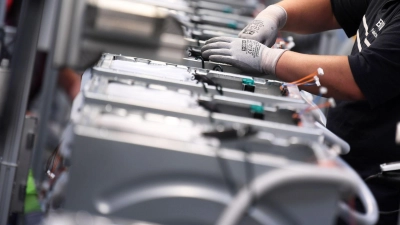 Zweistelliges Auftragsplus im Dezember und auch im Gesamtjahr 2025 mehr Bestellungen als ein Jahr zuvor: In der Elektroindustrie kommen nimmt die Hoffnung zu. (Symbolbild) (Foto: Ralf Hirschberger/dpa-Zentralbild/dpa)