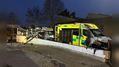 Ein Brandanschlag auf den Rettungsdienst einer jüdischen Gemeinde versetzt London in einen Schockzustand. (Foto: Pa/PA Wire/dpa)