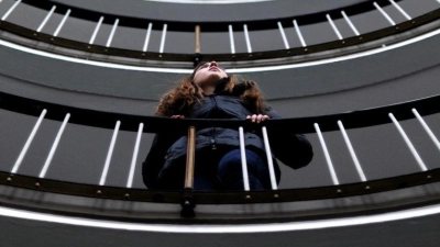 Ab zum Arzt statt weiter abwärts: Eine Depression ist eine ernsthafte Erkrankung, keine Laune. Sie sollte behandelt und kann geheilt werden. (Foto: Julian Stratenschulte/dpa/dpa-tmn)