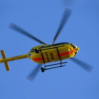 Auf der B470 bei Illesheim kam ein Rettungshubschrauber zum Einsatz. (Symbolbild: Robert Michael/dpa)