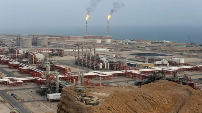 Im Iran sei erhebliche Produktionskapazität verloren gegangen, sagte die Regierungssprecherin. (Archivbild) (Foto: Vahid Salemi/AP/dpa)