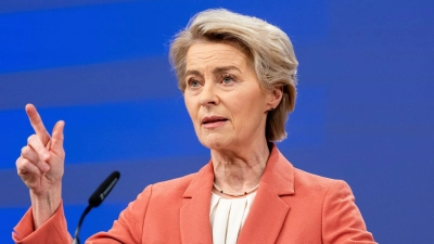 Die EU wird sich die neuen US-Zölle nach Angaben von Kommissionspräsidentin Ursula von der Leyen nicht gefallen lassen. (Archivbild) (Foto: Geert Vanden Wijngaert/AP/dpa)