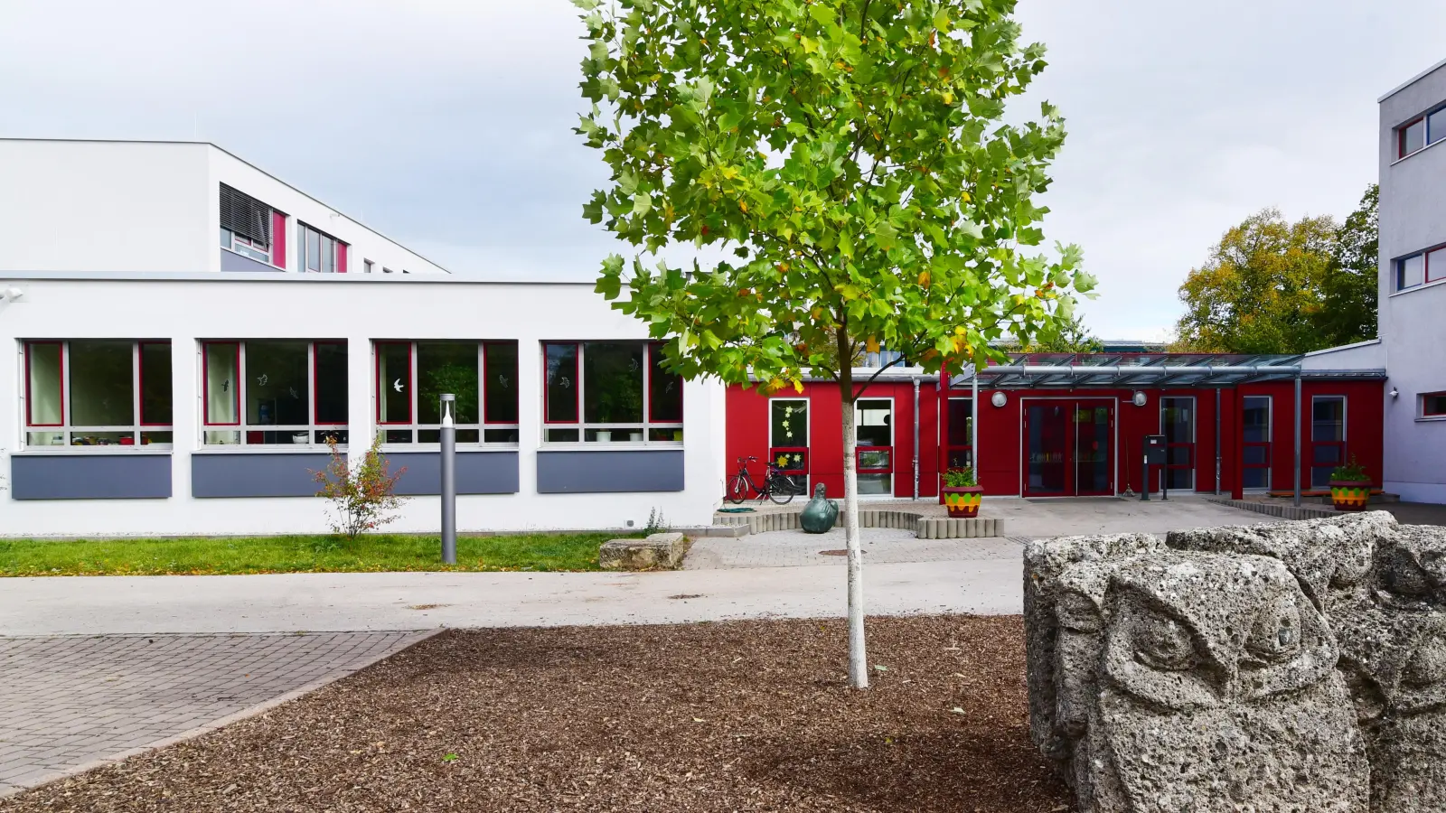 Zwei Kinder sind am Wochenende in die Weinbergschule in Ansbach eingebrochen. (Archivbild: Jim Albright)