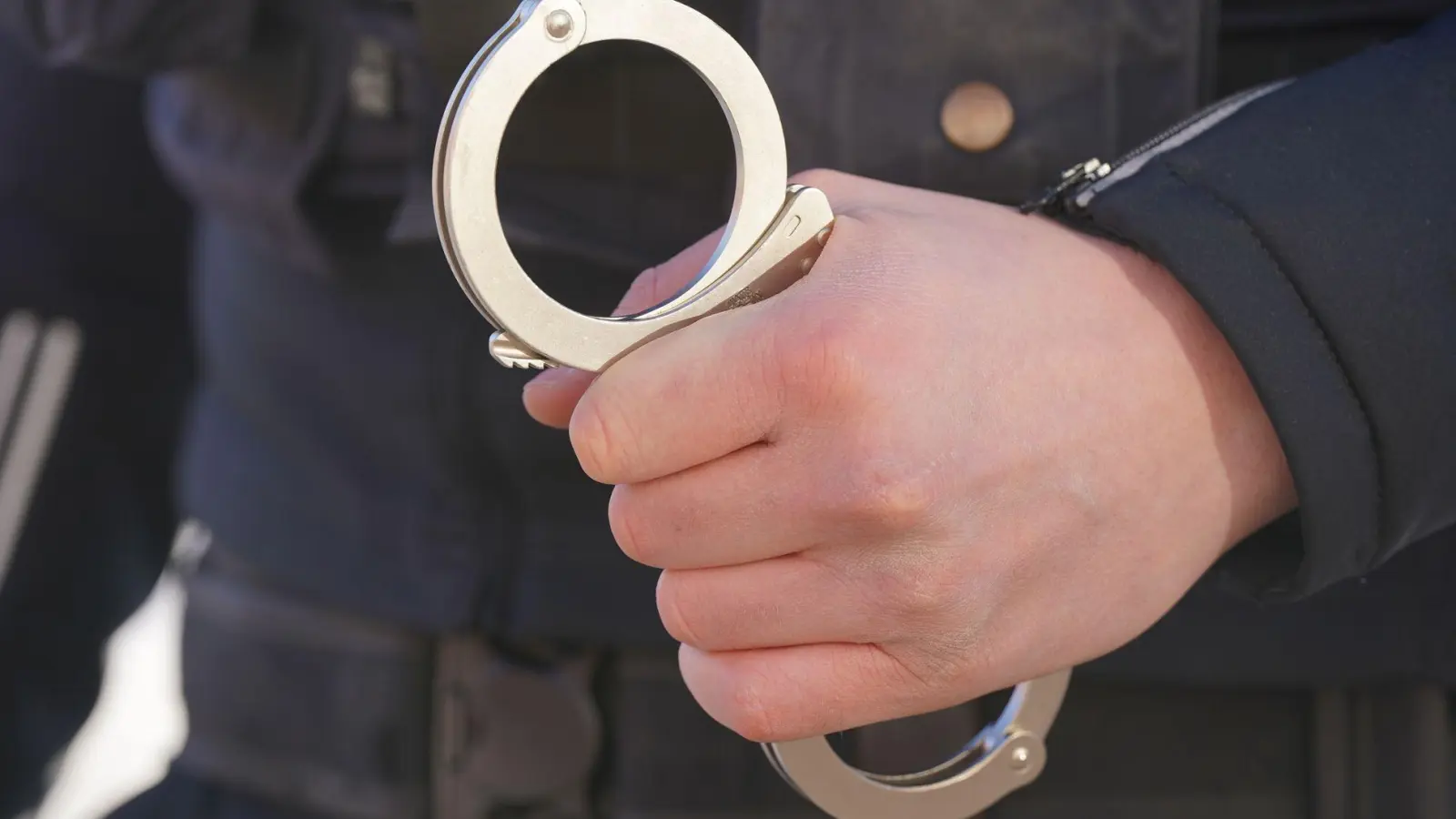 Ein Tatverdächtiger wurde festgenommen. (Symbolbild)  (Foto: Marcus Brandt/dpa)