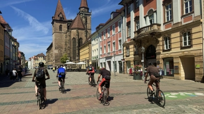 Auf die großen Plätze in der Innenstadt, etwa der Martin-Luther-Platz, zielt die CSU nicht ab. Diese sollen auch in Zukunft für den Radverkehr nutzbar sein. (Archivfoto: Oliver Herbst)