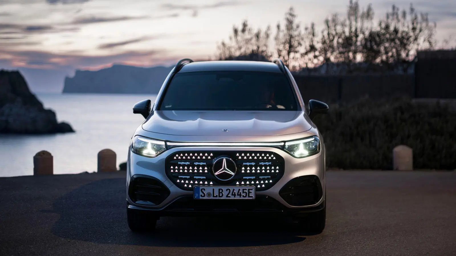 So schaut es aus, Ihr neues Familienmitglied: Allerdings nur, wenn Sie so ein Gefährt für die Ihren wollen - und ganz billig ist der GLB auch nicht. (Foto: Mercedes-Benz AG/dpa-tmn)