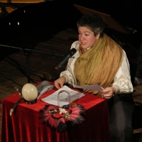 Interpretierte kraftvoll Annette von Droste-Hülshoffs Gedichte: die Lyrikerin Nora Gomringer. (Foto: Martina Kramer)