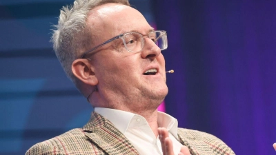 VfB-Boss Alexander Wehrle bleibt im Poker um Deniz Undav entspannt. (Archivbild) (Foto: Christian Charisius/dpa)