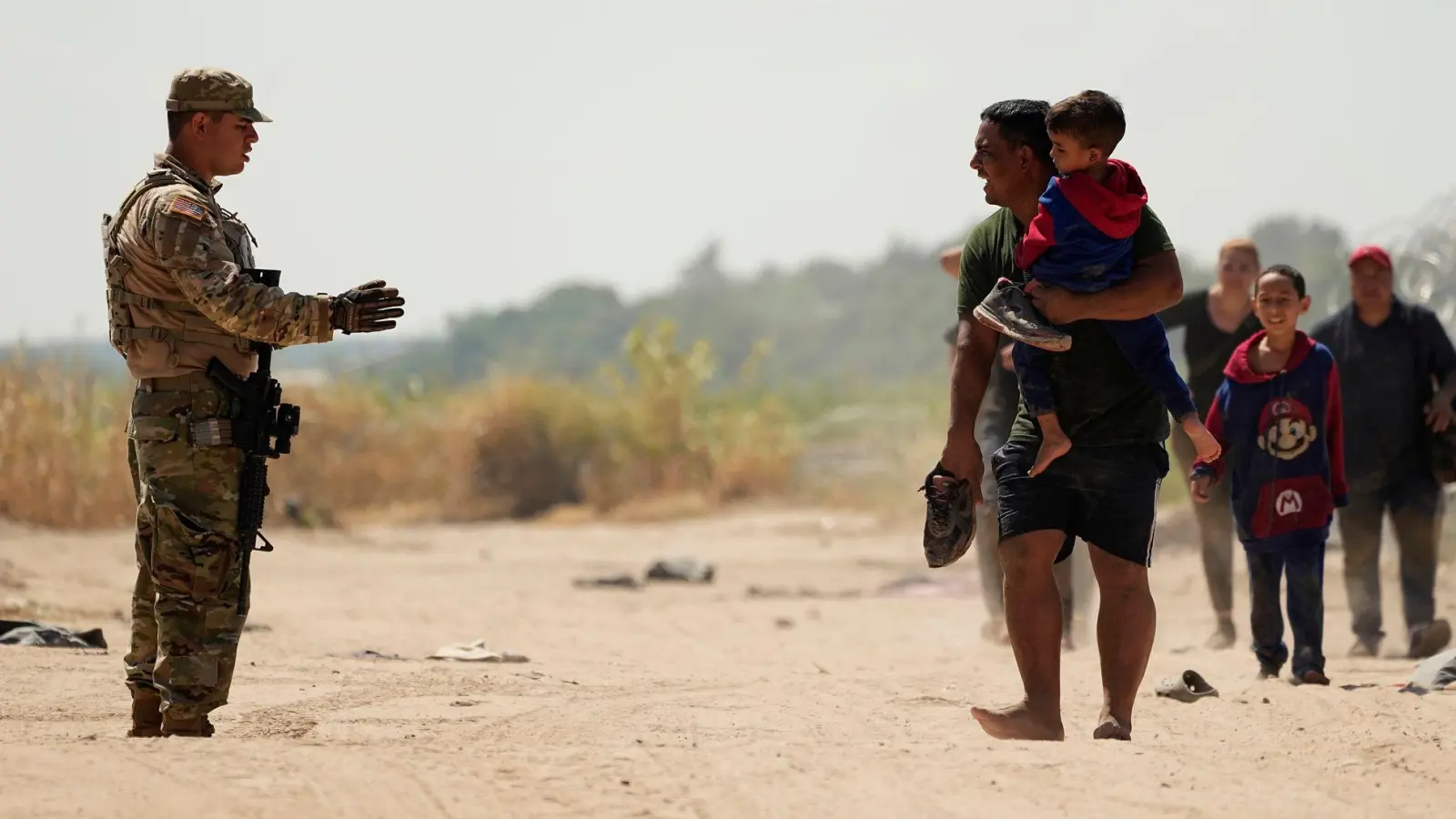 Die US-Regierung unter Präsident Donald Trump geht hart gegen Migranten vor - nicht nur solche ohne gültigen Aufenthaltsstatus. (Archivbild) (Foto: Eric Gay/AP/dpa)