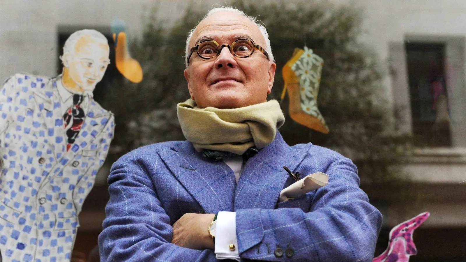 Der spanische Modedesigner Manolo Blahnik will auch mit 80 weiter kreieren und arbeiten. (Foto: Andy Rain/EPA/dpa)