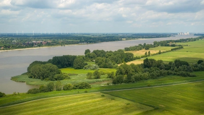 Die elf Kilometer lange Insel Harriersand mit Sandstrand, Reit- und Radwanderwegen ist ein ideales Ausflugsziel - und doch kaum über die Region hinaus bekannt. (Foto: Sina Schuldt/dpa)