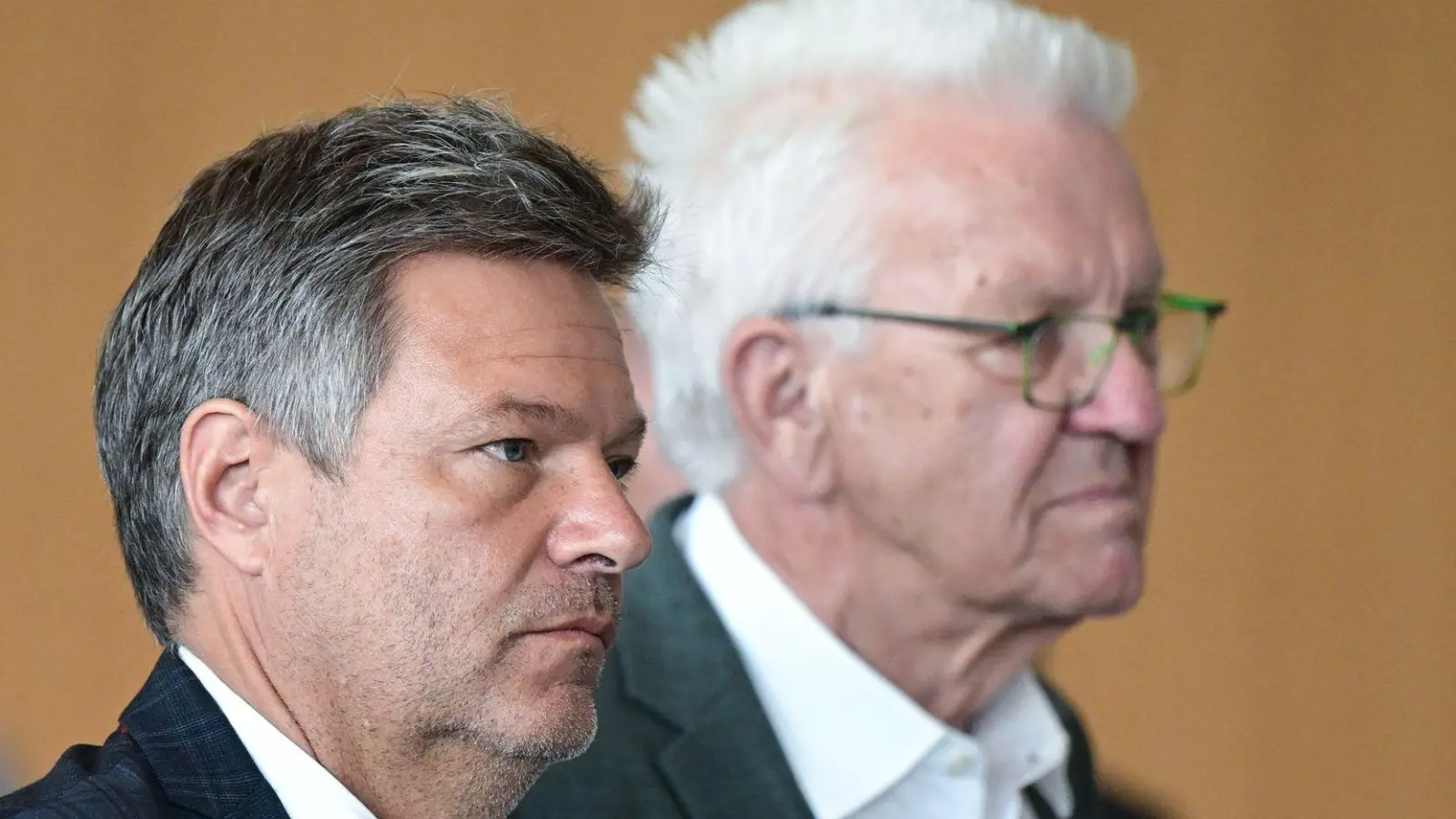 Vizekanzler Robert Habeck (l.) und Winfried Kretschmann. (Foto: Bernd Weißbrod/dpa)