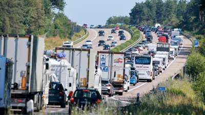 Der Verkehr in Deutschland wird dichter. (Foto:Archiv) (Foto: Christian Butt/dpa)