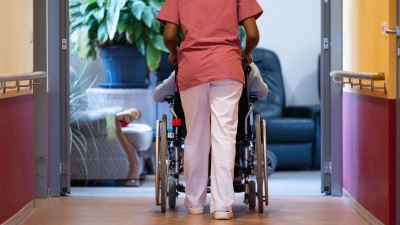Wohngeld, Pflegewohngeld, Hilfe zur Pflege: Wird das Geld knapp, können Pflegebedürftige im Heim Unterstützung bekommen. (Foto: Marijan Murat/dpa/dpa-tmn)