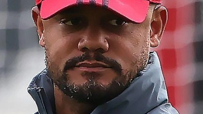 Bayern-Trainer Vincent Kompany hofft auf ein gutes Hinspiel-Ergebnis. (Foto: Philippe Ruiz/dpa)