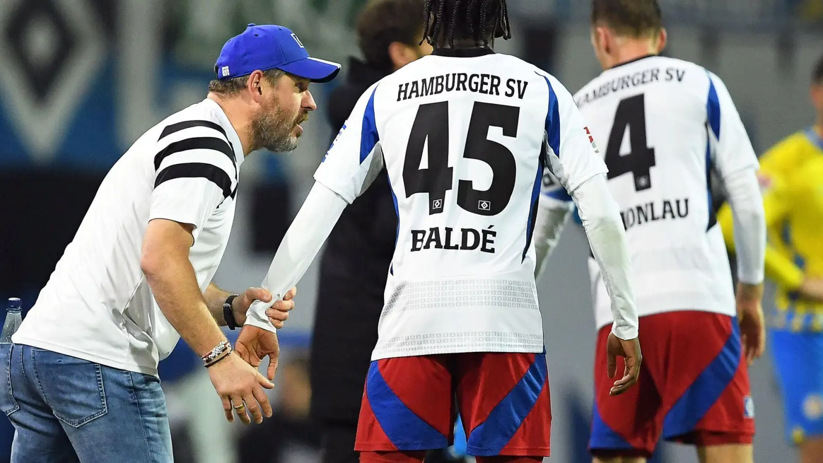 In der Krise: Der Hamburger SV und sein Trainer Steffen Baumgart. (Foto: Swen Pförtner/dpa)