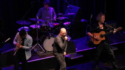 Beschreibt in ihren Songs das Leben mit seinen Höhen und Tiefen: die oberbayerische Band Dreiviertelblut, die mit „folklorefreier Volksmusik“ aufwartet. (Foto: Jens Plackner)