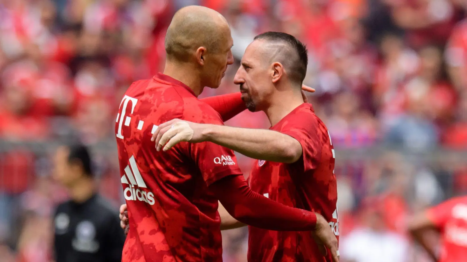 Arjen Robben (l) und Franck Ribéry sind auch beim Beckenbauer Cup dabei. (Foto: Matthias Balk/dpa)