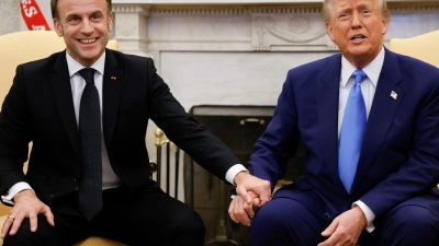 US-Präsident Donald Trump (r) trifft sich mit Frankreichs Präsident Emmanuel Macron im Weißen Haus. (Foto: Ludovic Marin/POOL AFP/AP/dpa)