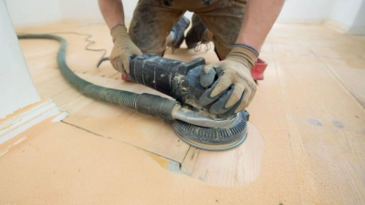 Bei DIY-Projekten gilt: Immer konzentriert und mit vollständiger Schutzausrüstung arbeiten – denn Unfälle können selbst erfahrenen Heimwerkern passieren. (Foto: Inga Kjer/dpa-tmn)