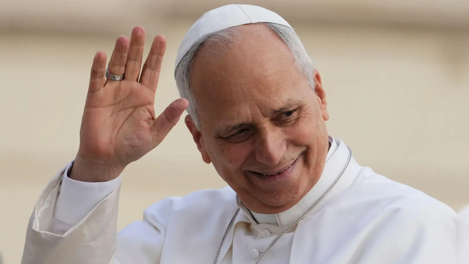Papst Leo XIV. zelebriert seien erste Christmette. (Archivbild)  (Foto: Alessandra Tarantino/AP/dpa)