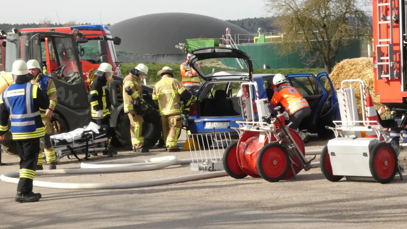 Die FFW hatte in Elpersdorf eine Großübung mit rund 80 Einsatzkräften und 16 Fahrzeugen organisiert. (Foto: Calotta Halbrock)
