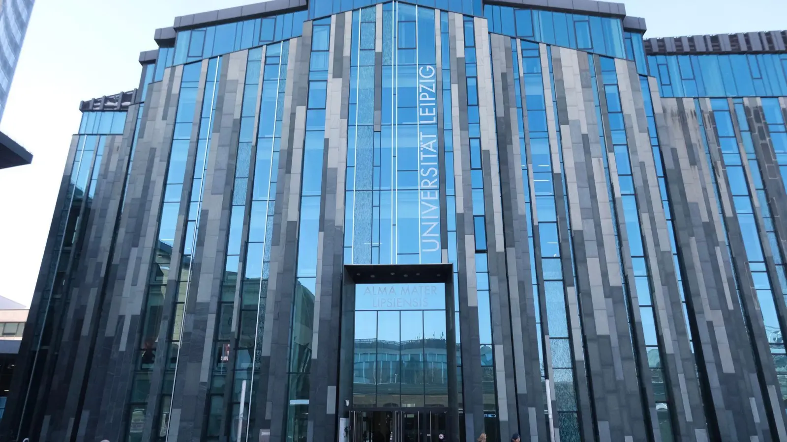 Das Dresdner Start-up-Unternehmen Spinncloud hat von der Universität Leipzig einen Großauftrag für seine KI-Chips erhalten. (Archivbild) (Foto: Sebastian Willnow/dpa)