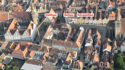 Die historischen städtischen Immobilien in allerbester Lage in der Altstadt. Bei allen drei Gebäuden besteht ein gewaltiger Investitionsstau. (Foto: Walter Röber/Grafik: Manuela Weiß)