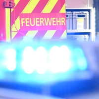 Keine Feuerwehrleute waren im Gebäude, als vermutlich eine Gasflasche explodierte. (Symbolbild) (Foto: Bernd Weißbrod/dpa)