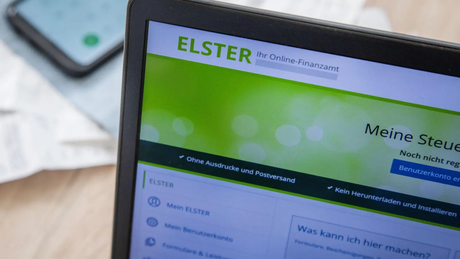 Papierkram nur noch auf Wunsch: Ab 2027 sollen Steuerbescheide voraussichtlich standardmäßig digital kommen. (Foto: Christin Klose/dpa-tmn)