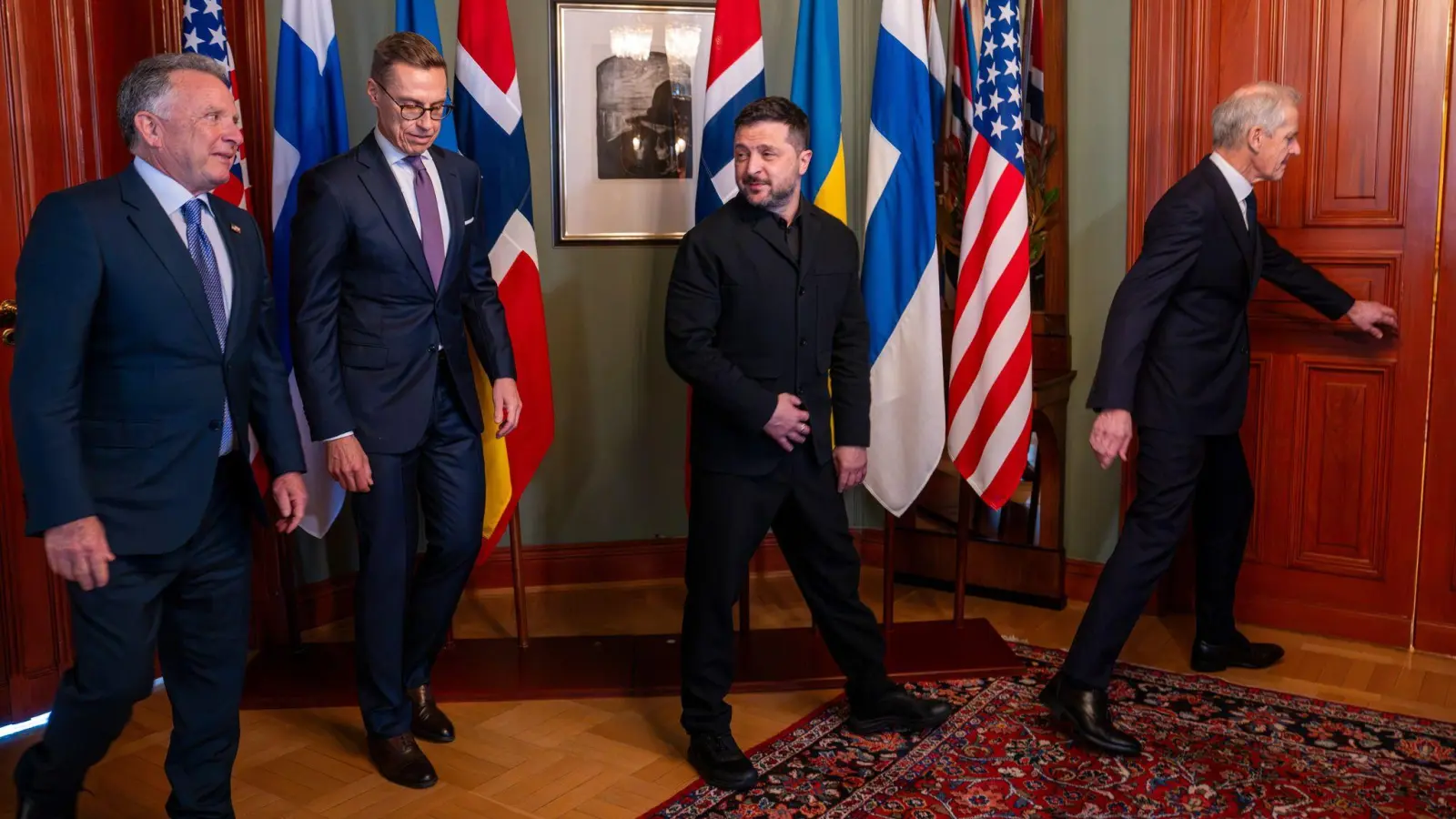 Trafen sich in Oslo (von links): US-Unterhändler Steve Witkoff, Finnlands Präsident Alexander Stubb, der ukrainische Präsident Wolodymyr Selensky und Norwegens Regierungschef Jonas Gahr Støre.  (Foto: Heiko Junge/Pool NTB/AP/dpa)