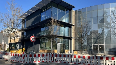 Das südliche Treppenhaus wird von Licht durchflutet. Künftig ist das der direkte Eingang zu den neuen Hochschulräumen. (Foto: Florian Pöhlmann)