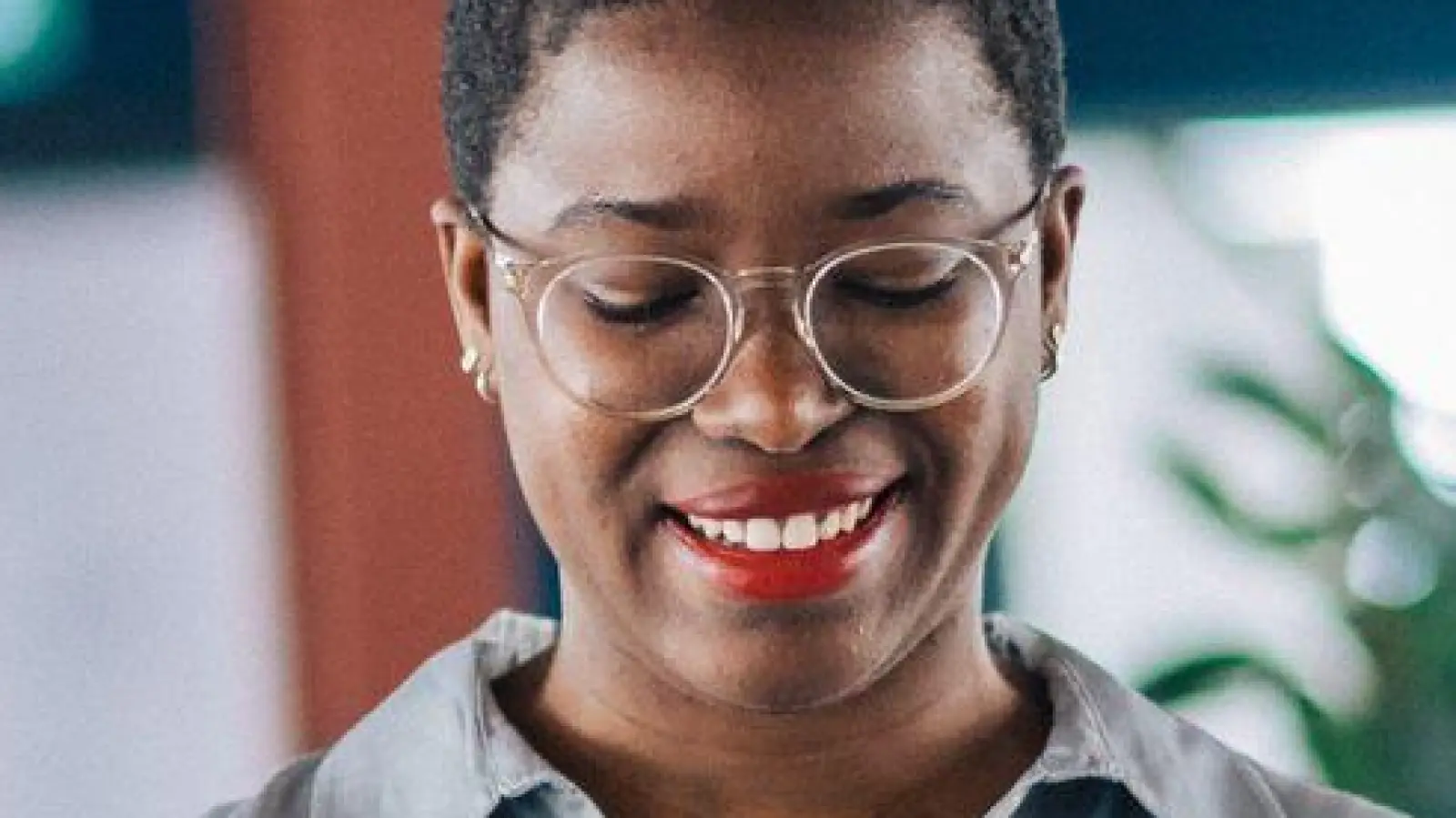 Selbstwert stärken: Eine Erfolgsliste mit erreichten Zielen und positiven Rückmeldungen hilft, das eigene Potenzial realistischer einzuschätzen. (Foto: Zacharie Scheurer/dpa-tmn)