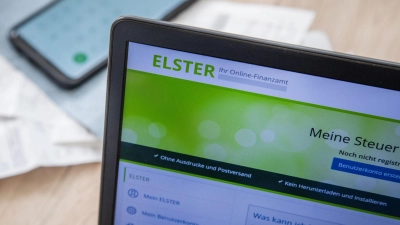 Papierkram nur noch auf Wunsch: Ab 2026 kommen Steuerbescheide standardmäßig digital. (Foto: Christin Klose/dpa-tmn)