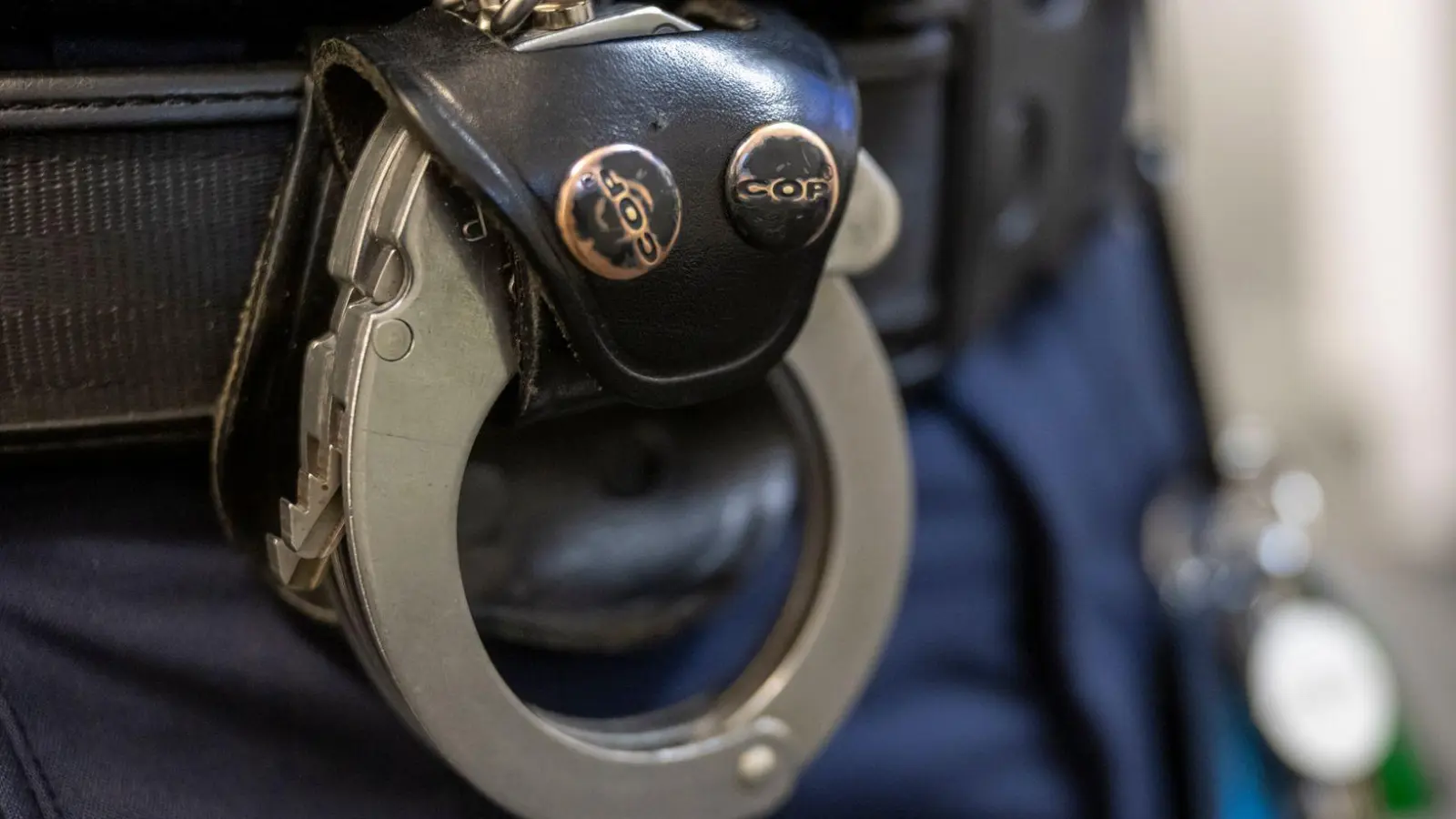 Der 46-Jährige sitzt in Untersuchungshaft. (Symbolbild) (Foto: Peter Kneffel/dpa)