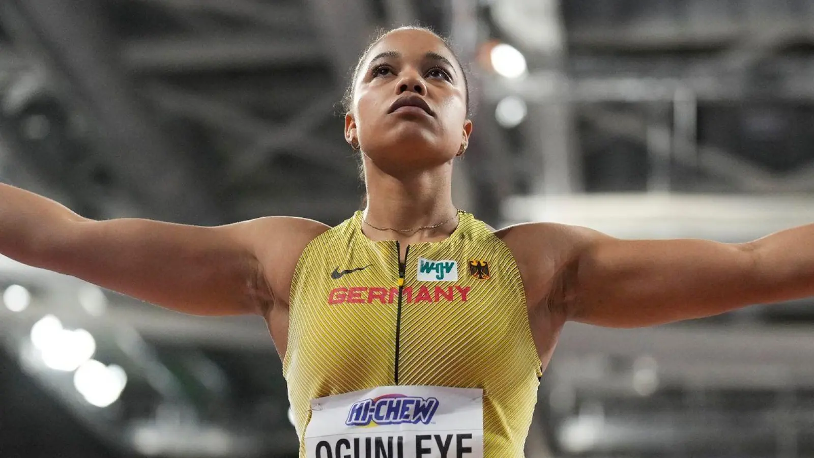 Yemisi Ogunleye hat bei der Hallen-WM die Silbermedaille im Kugelstoßen gewonnen. (Foto: Bernat Armangue/AP/dpa)