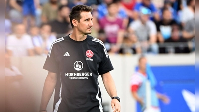 Miroslav Klose erlebt bei seinem Trainerdebüt in der 2. Bundesliga eine böse Überraschung. (Foto: Uli Deck/dpa)