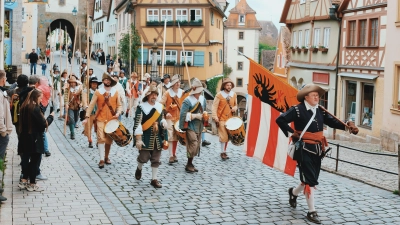 Der Heereszug durch Rothenburg muss in diesem Jahr zu den Pfingstfestspielen eine andere Route nehmen. (Archivbild: Uwe Scholz)